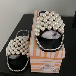 Summer sandals with pearls